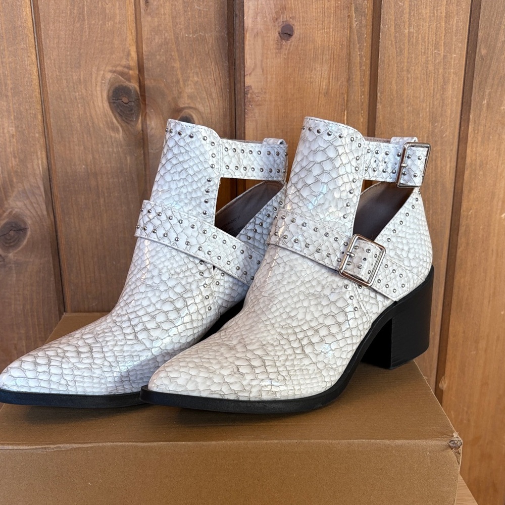 NWOB Steve Madden Snakeskin Booties